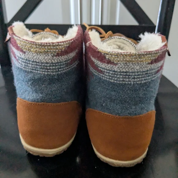 Women's Minnetonka Torrey Laceup Bootie Slippers Size 9 Tribal Southwestern - Picture 3 of 9